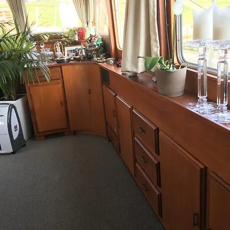 Botel Schiffskoje Mit Fruhstuck *