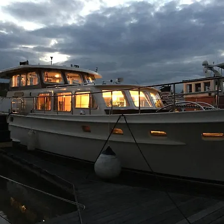 Schiffskoje Mit Fruhstuck Hotel en barco *