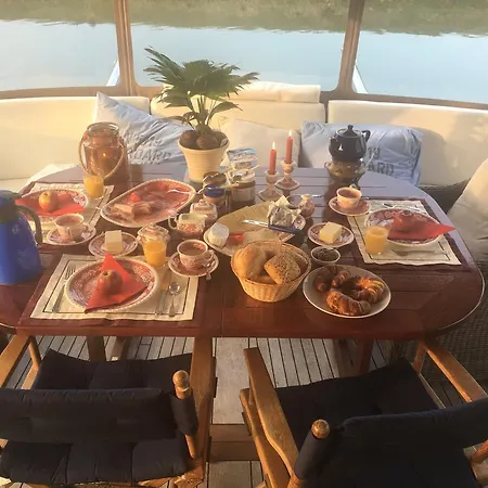 Schiffskoje Mit Fruhstuck Hotel en barco *